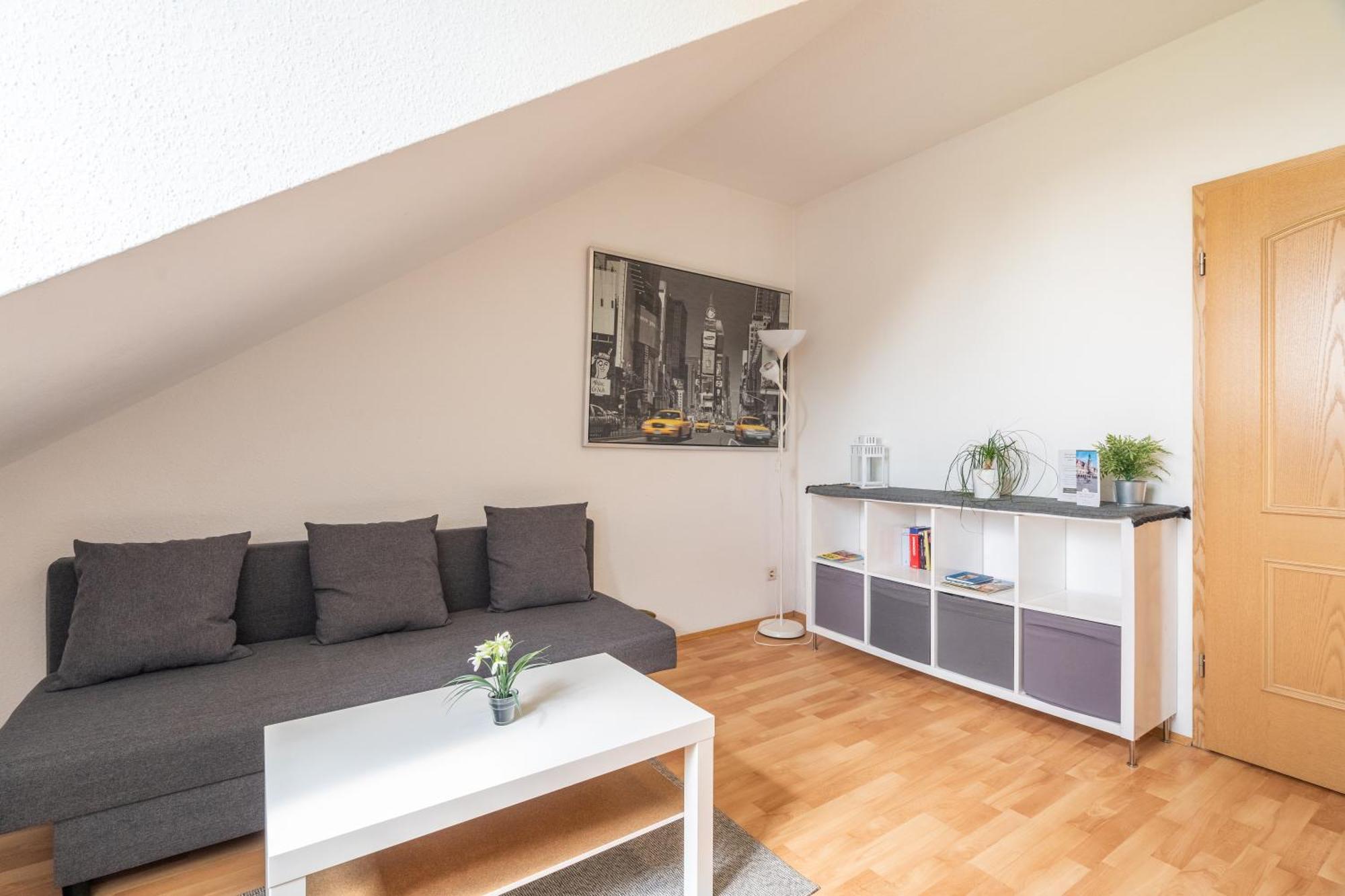 Gemuetliche Dachgeschosswohnung -Waldstrassenviertel Leipzig Exterior photo